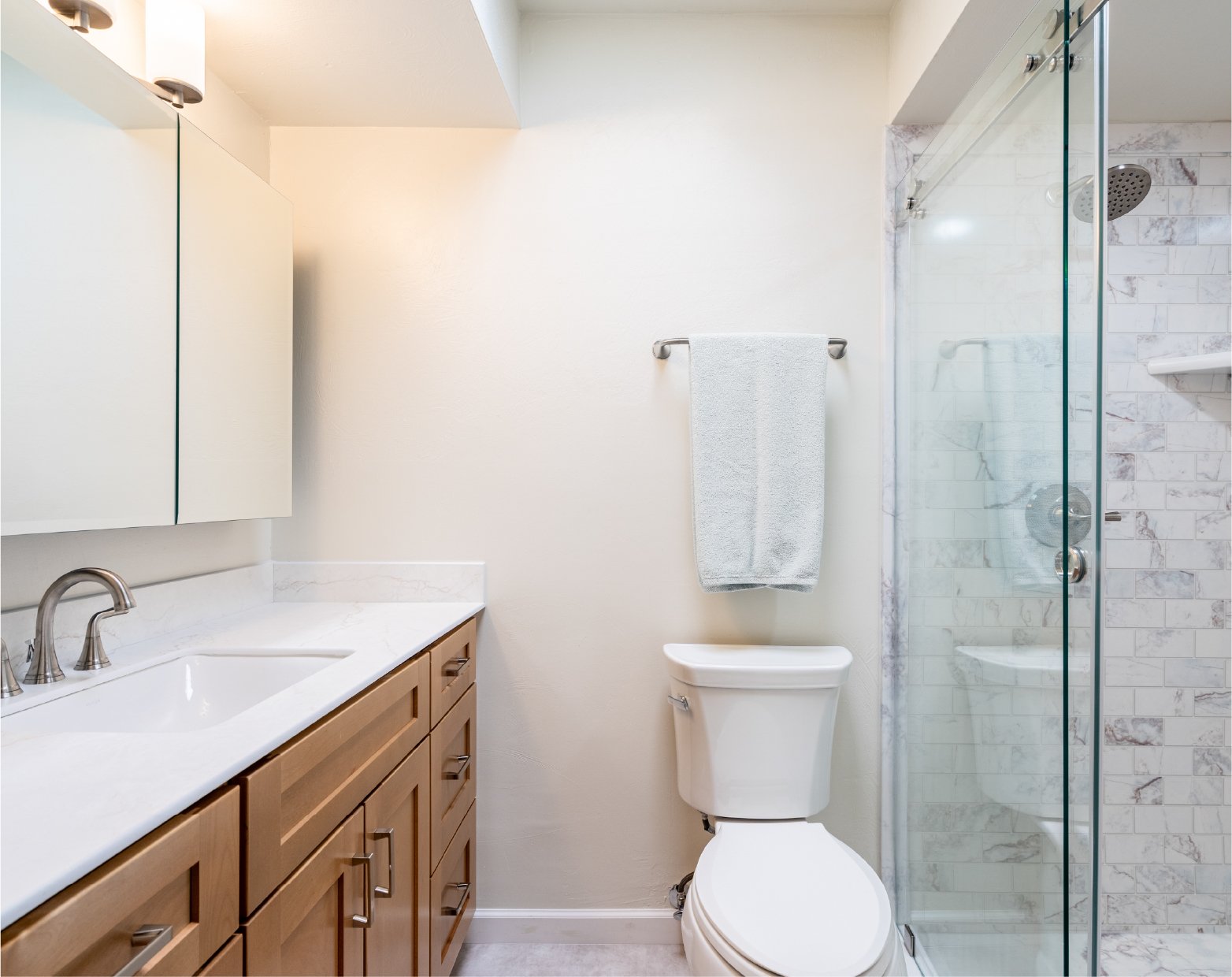 Small Bathroom? Here’s How to Maximize Space and Light This Season