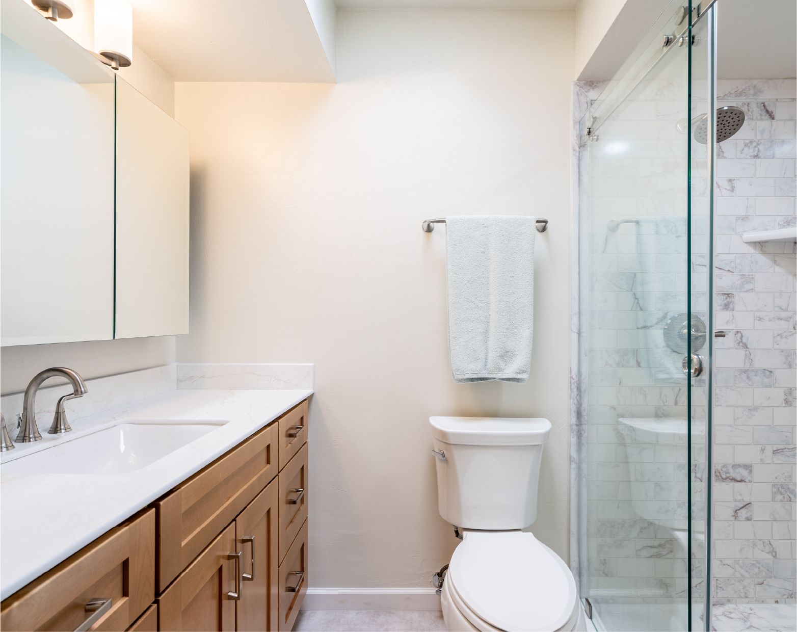Small Bathroom? Here’s How to Maximize Space and Light This Season